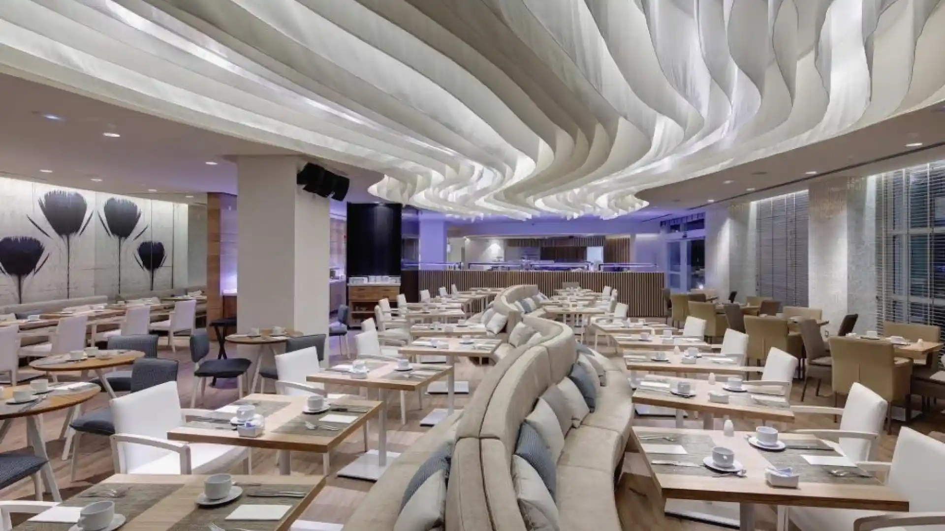 Digital audiovisual installation enhancing guest arrival at Amàre Marbella luxury hotel