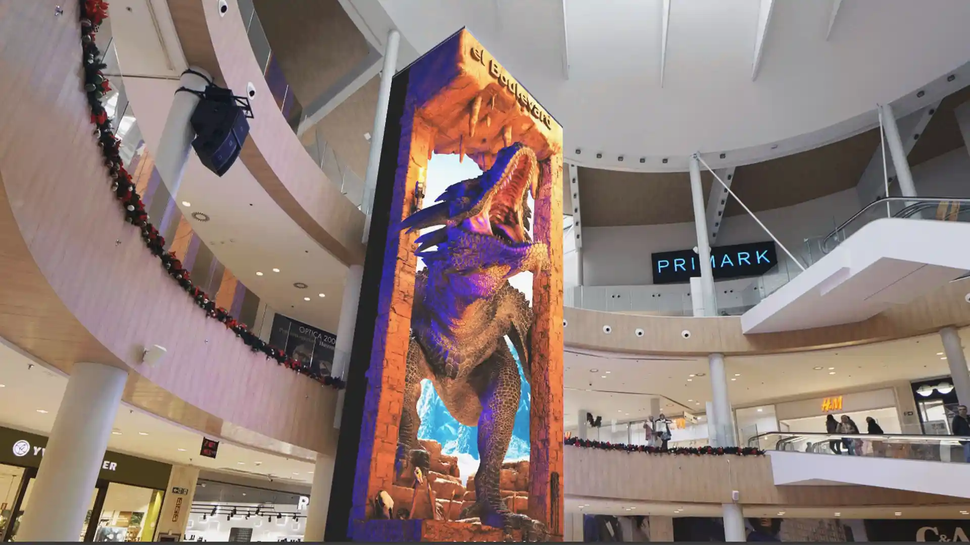 Augmented reality and immersive digital environment at El Boulevard shopping centre.