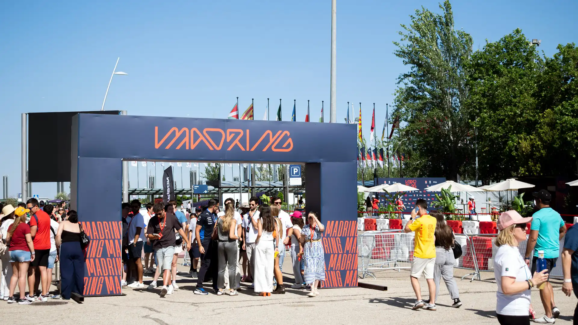Audience immersed in the Formula 1 experience with surround audio and LED displays