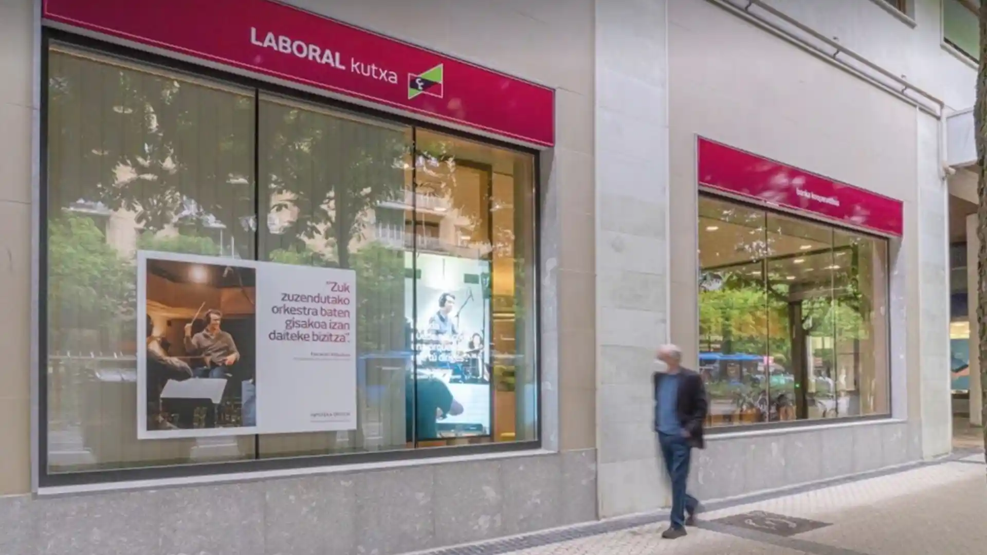 Exterior of a Laboral Kutxa branch prior to digital transformation, highlighting the need for updated communication systems.
